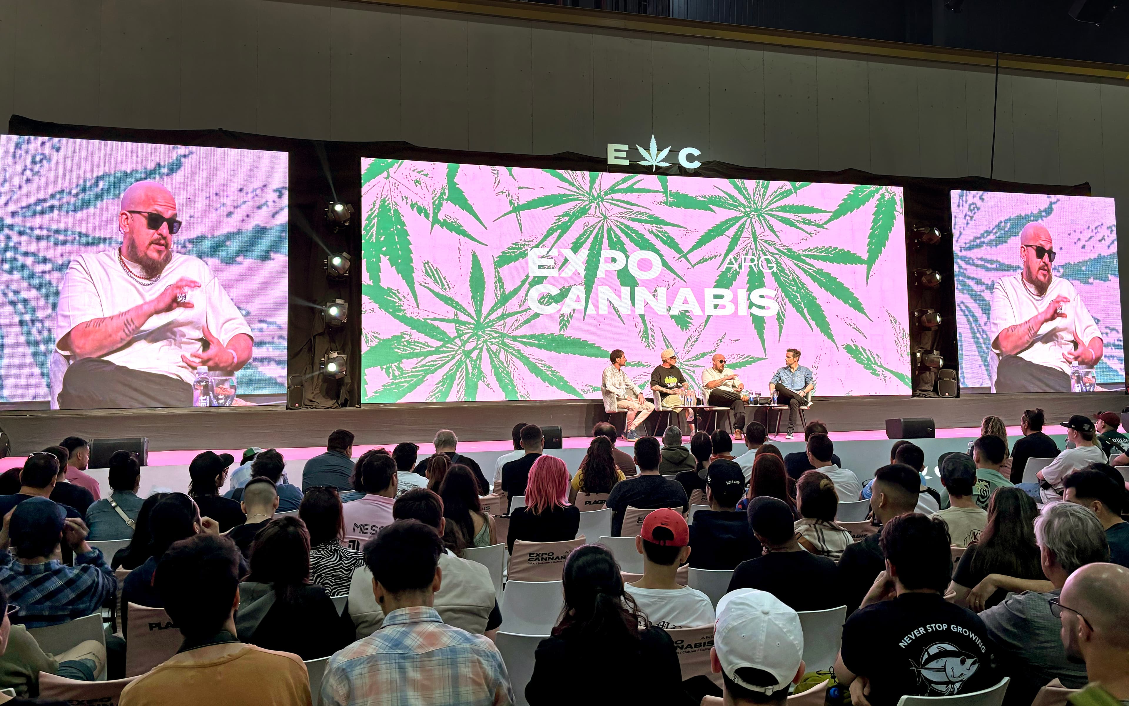 Conferencia con público en Expo Cannabis